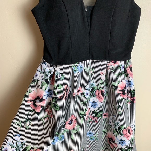 Super cute floral CRYSTAL DOLL dress ๐ - Picture 3 of 7